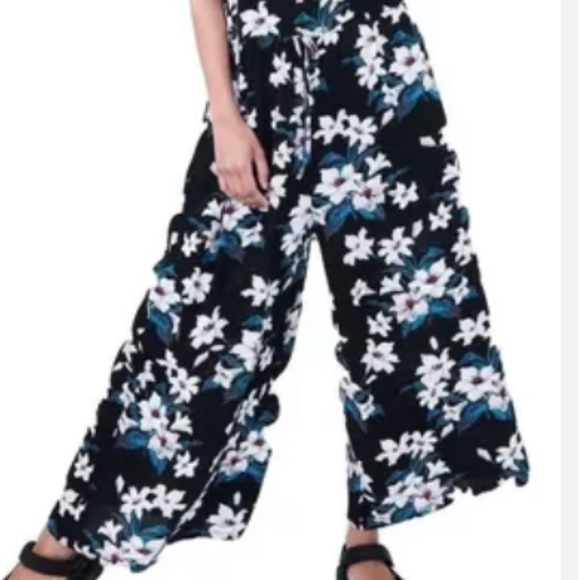 🦋AÉROPOSTALE   Floral V-Neck Jumpsuit Size : Small - Picture 15 of 16